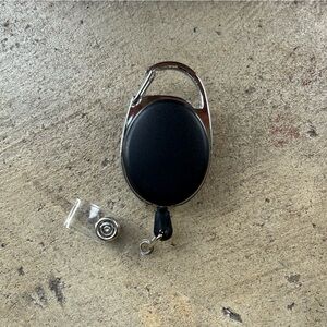 Carabiner retractable badge holder with clip on.
New in bag.